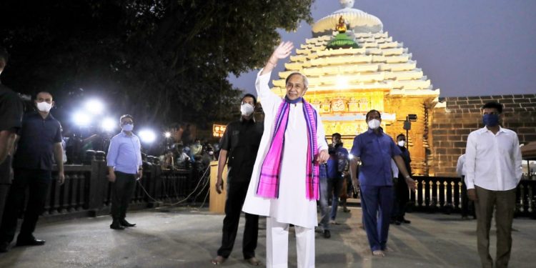 Odisha CM Naveen Patnaik felicitates people for giving land for 'Ekamra' project around Lingaraj temple