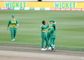 Women's WC: Kapp leads South Africa to a nervy two-wicket win over New Zealand