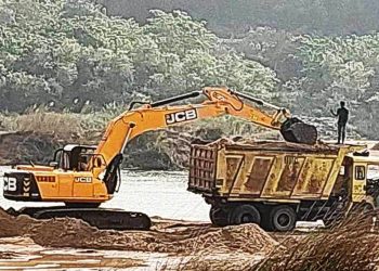 Illegal sand mining State loses over Rs 100cr revenue