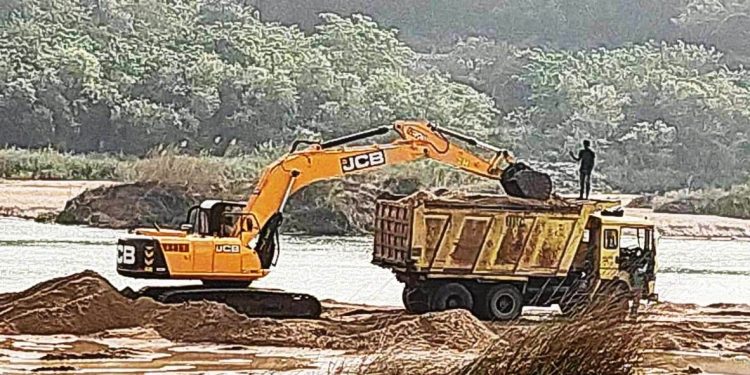 Illegal sand mining State loses over Rs 100cr revenue