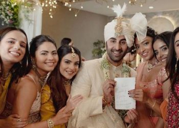 Ranbir Kapoor pledge Rs 12 lakh to Alia's bridesmaids; see pics