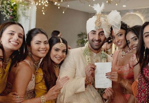 Ranbir Kapoor pledge Rs 12 lakh to Alia's bridesmaids; see pics