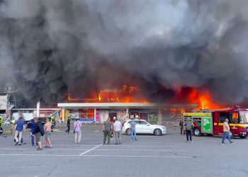 At least 16 killed after missile hits Ukrainian shopping mall