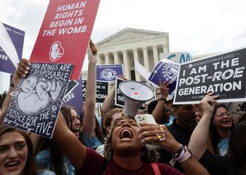 Anti-abortion demonstrators outside the United States Supreme Court (PC: Reuters)