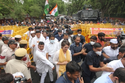 Delhi: Priyanka Gandhi visits detained party leaders at police station