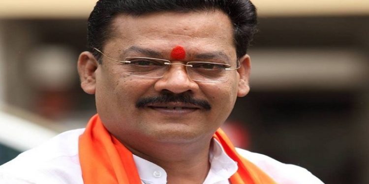 'Rebel MLAs faced humiliation': Sena MLA writes to Maha CM Thackeray