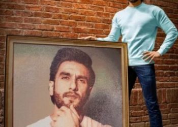 Fan gifts 100,000 crystal-studded portrait to Ranveer Singh on his birthday