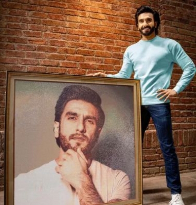 Fan gifts 100,000 crystal-studded portrait to Ranveer Singh on his birthday