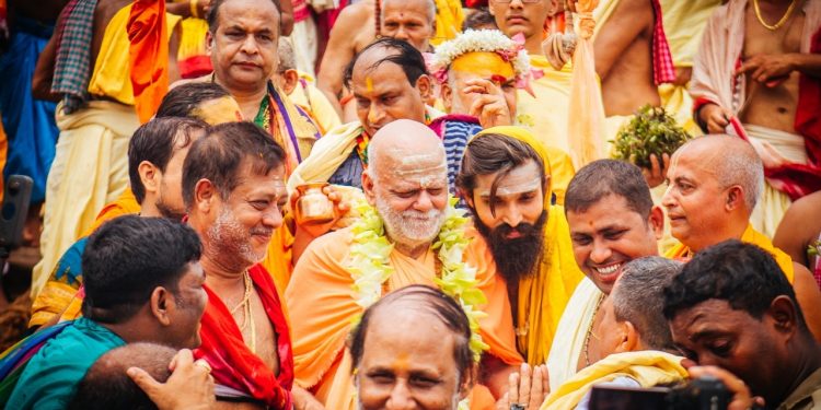 Puri Sankaracharya Swami Nischalananda Saraswati visits a chariot