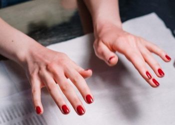 7 Bad habits that are damaging your nails(IANSLIFE)