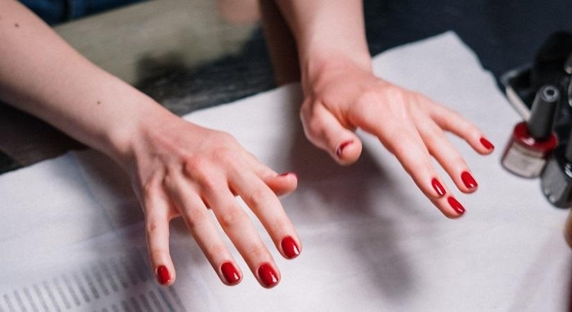 7 Bad habits that are damaging your nails(IANSLIFE)
