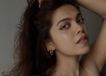 Deepika Padukone's lookalike drives netizens crazy