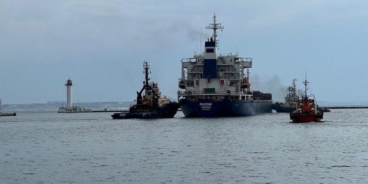 The Sierra Leone-flagged ship Razoni leaves the sea port in Odesa after restarting grain export, amid Russia's attack on Ukraine, Ukraine August 1, 2022 (PC: Reuters)