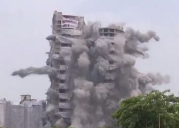 Controlled explosion, Supertech, twin towers, Noida
