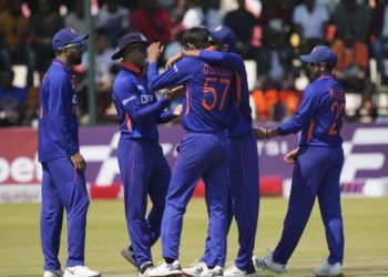 Samson, Thakur fashion India's five-wicket win over Zimbabwe in 2nd ODI
