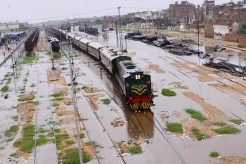 238 killed as floods batter Pakistan 