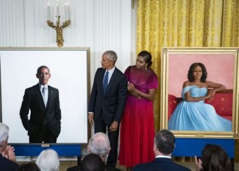 Barack, Michelle Obama unveil official portraits in White House