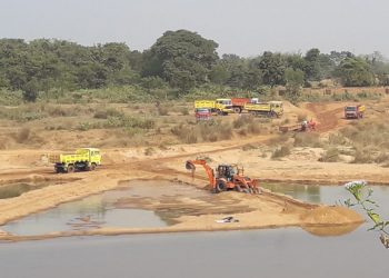 Sand loot rampant in Budhabalanga; govt losing crores