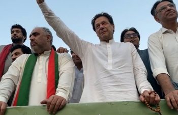 Imran khan begins long march with guns aimed at ISI chief