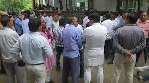 Crowd gathers at Saifai to bid final goodbye to Malayam Singh Yadav