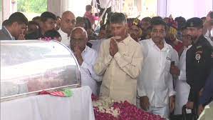 Chandrababu Naidu, BJP's Rita Joshi pay tributes to Mulayam Singh Yadav