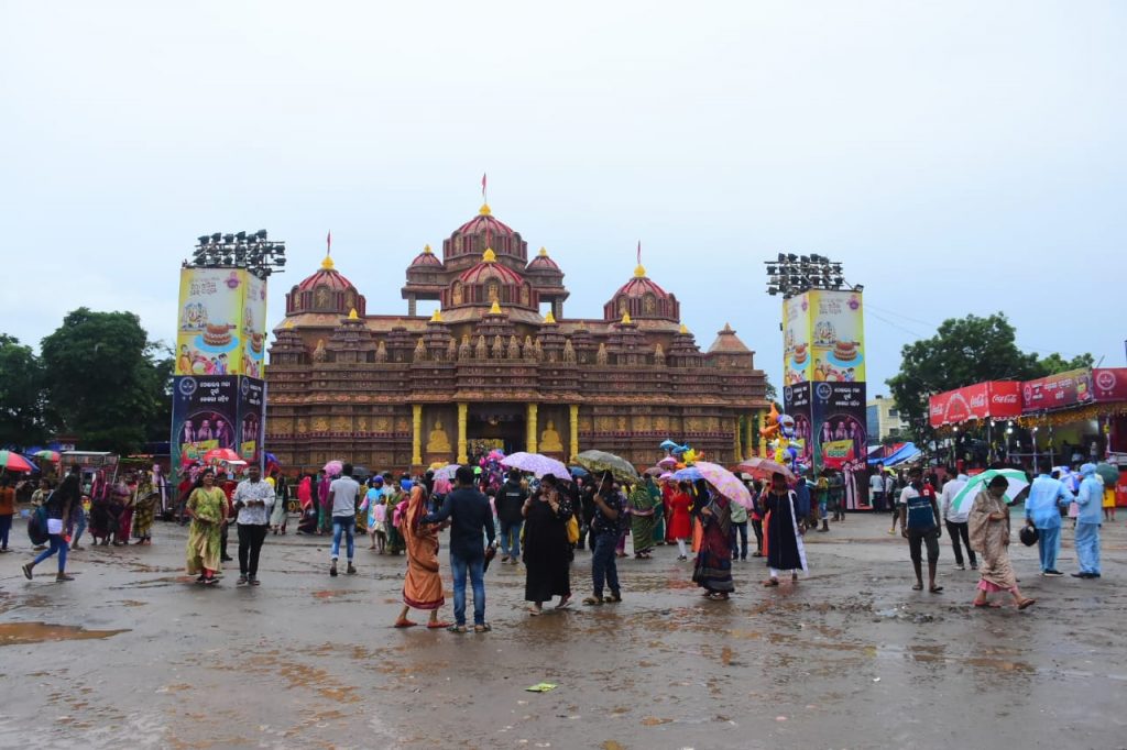 Durga Puja, rain