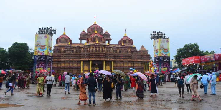 Durga Puja, rain