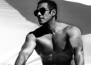 Salman Khan drops shirtless picture on Bhai Dooj