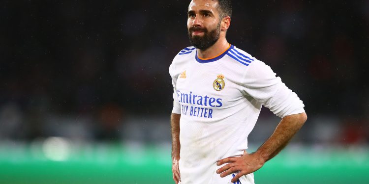 PARIS, FRANCE - FEBRUARY 15: Dani Carvajal of Real Madrid looks on during the UEFA Champions League Round Of Sixteen Leg One match between Paris Saint-Germain and Real Madrid at Parc des Princes on February 15, 2022 in Paris, France. (Photo by Chris Brunskill/Fantasista/Getty Images)
