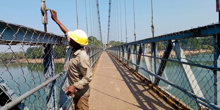 Cuttack admin declares Dhabaleswar hanging bridge unsafe