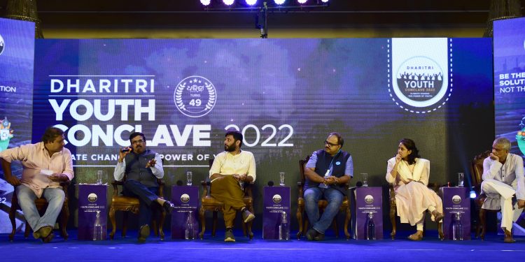 (From left) Bakul Foundation’s founder & volunteer Sujit Mahapatra, Forest, Environment & Climate Change department Director-cum-Special Secretary K Murugesan, Jane Goodall Youth Leader Arun Krishnamurthy, UNICEF Odisha officer-in-charge Sugata Roy, environmentalist Neelima Mishra and Dharitri & Orissa POST Editor Tathagata Satpathy during the first session of ‘Dharitri Youth Conclave 2022 — Climate Change: The Power of Youth’ at hotel Swosti Premium in Bhubaneswar, Thursday