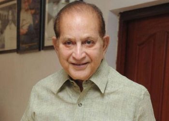 Condolences pour in over death of Tollywood Superstar Krishna