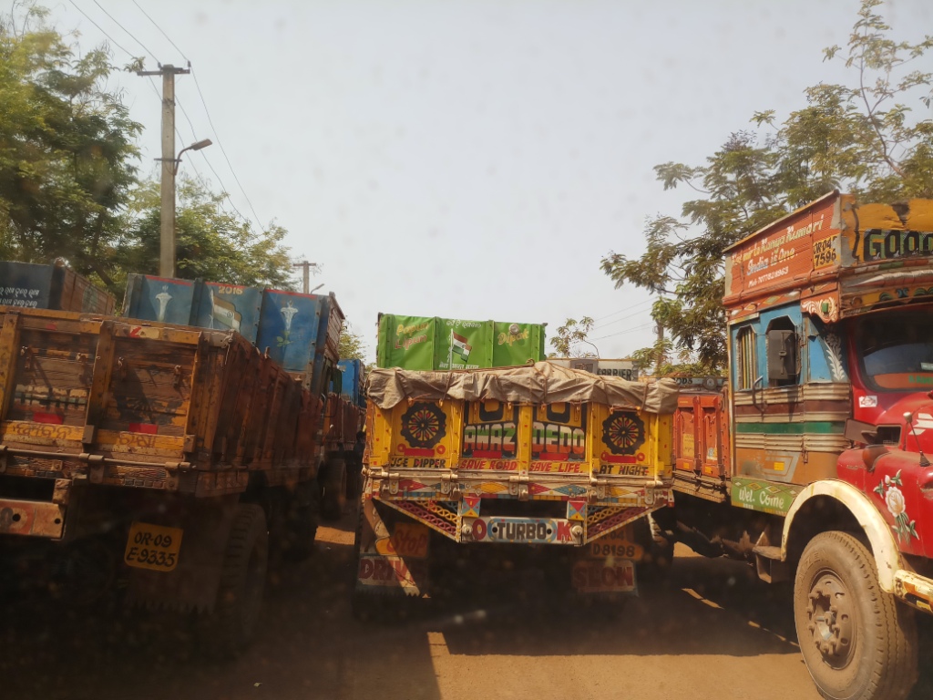 kaliapani traffic (2)