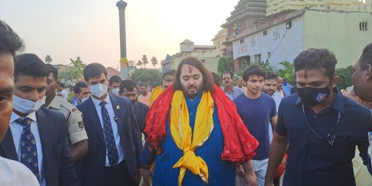 Mukesh Ambani’s son Anant offers prayers at Puri Jagannath Temple