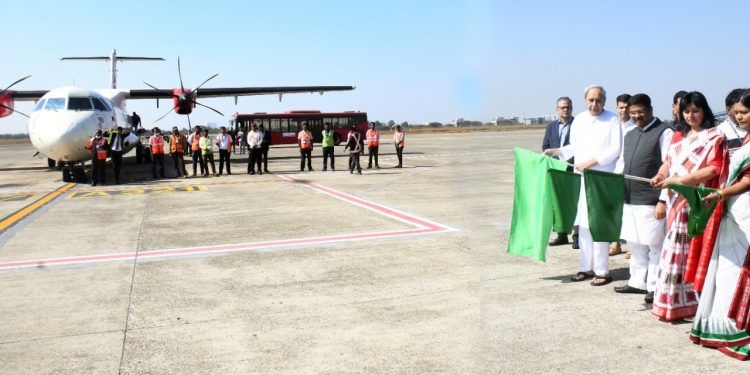 Chief Minister Shri Naveen Patnaik Launching air service from Bhubaneswar to Rourkela at Biju Patnaik International Airport 01