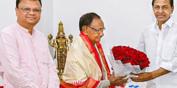 Former Odisha CM Giridhar Gamang and son quit BJP