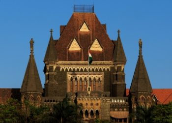 ICICI-Videocon case: Bombay HC grants CBI 3 days to reply on Dhoot's plea