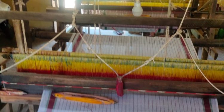 Raw material shortage hits Gopalpur weavers