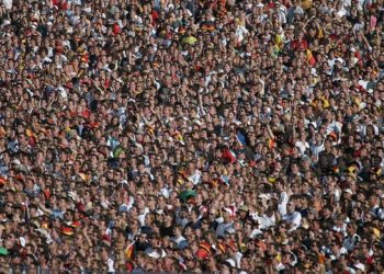 Viral video explains 3 life-saving tips to survive a deadly stampede – Watch now!
