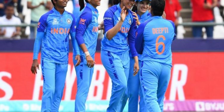 Indian Women's Team (Image: airnewsalerts/Twitter)