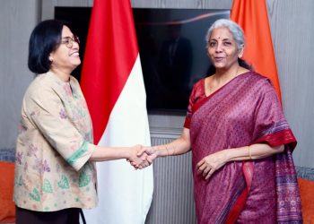 Nirmala Sitharaman with Indonesian Finance Minister Dr. Sri Mulyani Indrawati (Image: FinMinIndia/Twitter)