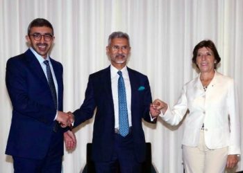 French Foreign Minister Catherine Colonna (R) shakes hands with United Arab Emirates Foreign Minister Abdullah bin Zayed Al Nahyan (L) and Indian External Affairs Minister Dr. S. Jaishankar (C) during a trilateral ministerial meeting. Image: S Jaishankar/Twitter