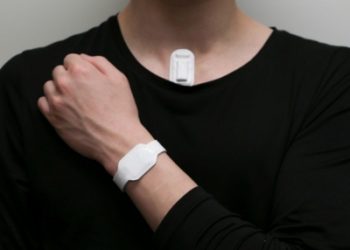 This wearable device alerts when your voice needs a break