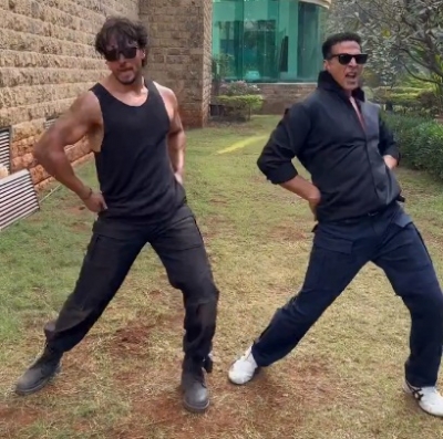 Tiger Shroff dances to 'Main Khiladi' from 'Selfiee' with Akshay Kumar