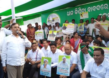 BJD protests over paddy procurement, PMGKAY issues