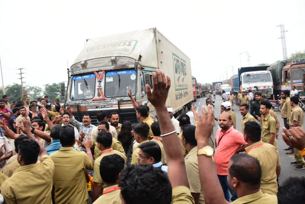 Drivers Mahasangh rejects Odisha govt's assurance, to continue strike