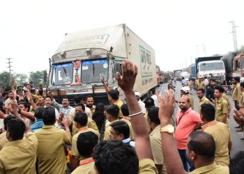 Drivers Mahasangh rejects Odisha govt's assurance, to continue strike