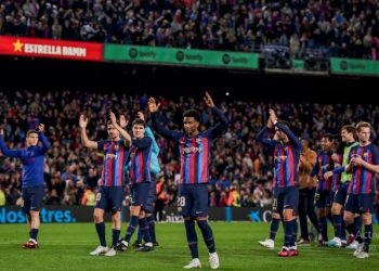 Barcelona appreciating the supporters after win against Real Madrid (Image: brfootball/Twitter)
