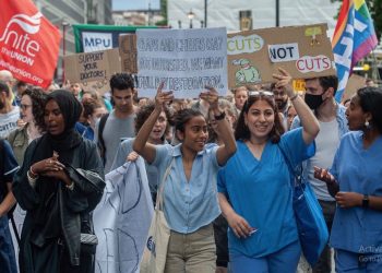 Junior Doctors in UK strike over ‘poor pay’, overwork (Image: SaharaReporters/Twitter)