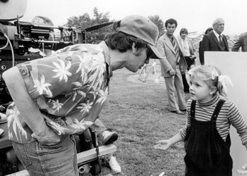 Young Drew Barrymore with Steven Spielberg on the set of E.T. The Extra-Terrestrial (Image: Twitter)
